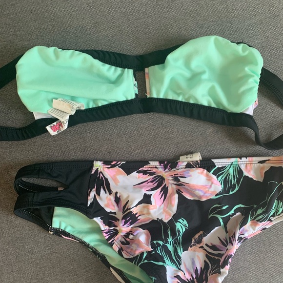 Bikini - Picture 3 of 4